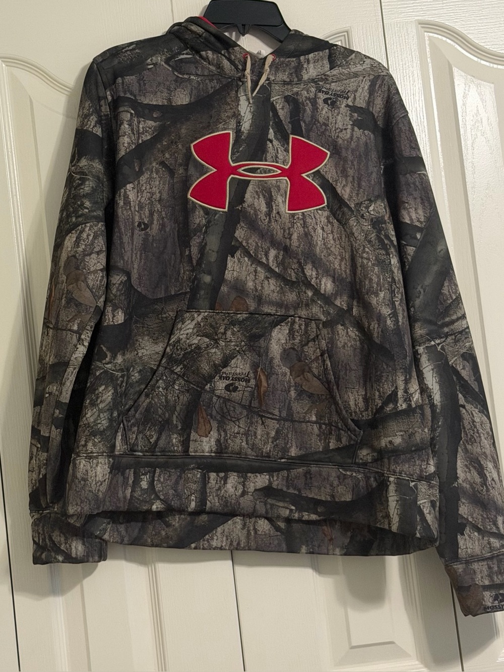 Under Armour Realtree Camo Hoodie with Hot Pink Logo (XL)